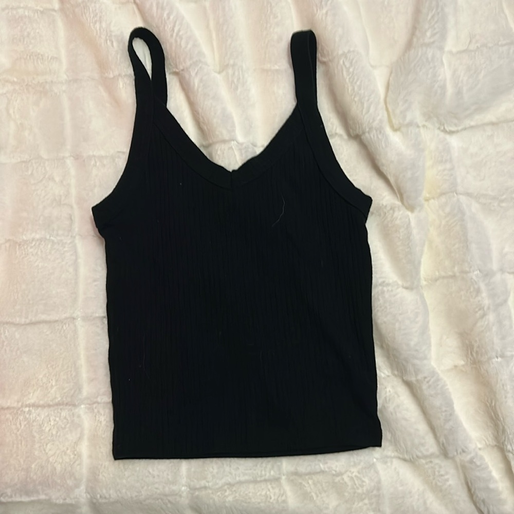 black cropped tank top